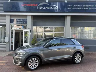 Volkswagen T-Roc 1.5 TSI Sport Business R Automaat,navi,Trekhaak,Stoelverwarming,18Inch Bj 2019 Hoge
