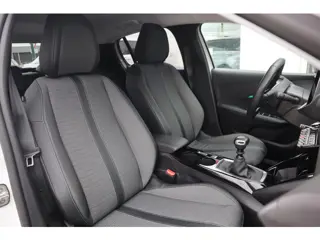 Foto 18 van Peugeot 208 1.2 PT 100PK ALLURE PACK APPLE CARPLAY|CAMERA|STOELVERW|CRUISE|DEALERONDERHOUDEN