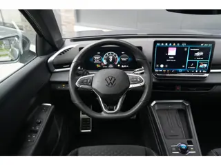 Foto 20 van Volkswagen T-Roc 1.5 TSI R-Line Edition 150pk - ACC - Blindspot - Navi - Camera -Stoel/Stuurverwarmi