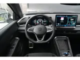 Foto 30 van Volkswagen T-Roc 1.5 TSI R-Line Edition 150pk - ACC - Blindspot - Navi - Camera -Stoel/Stuurverwarmi
