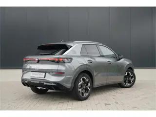 Foto 15 van Volkswagen T-Roc 1.5 TSI R-Line Edition 150pk - ACC - Blindspot - Navi - Camera -Stoel/Stuurverwarmi