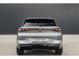 Foto 16 van Volkswagen T-Roc 1.5 TSI R-Line Edition 150pk - ACC - Blindspot - Navi - Camera -Stoel/Stuurverwarmi