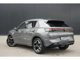 Foto 17 van Volkswagen T-Roc 1.5 TSI R-Line Edition 150pk - ACC - Blindspot - Navi - Camera -Stoel/Stuurverwarmi