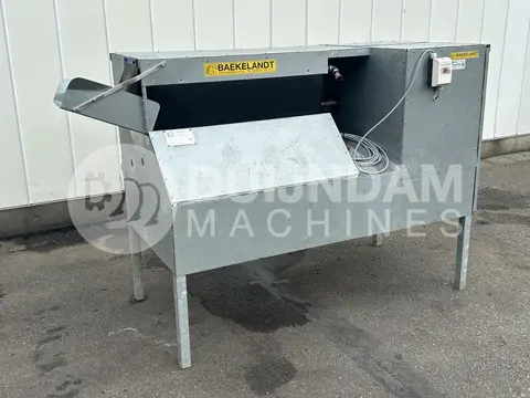 Baekelandt wasmachine voor knolselderij met borstels