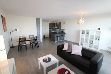Woning aan de Raadhuisplein te Hoofddorp