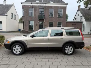 Volvo XC70 2.5 T Summum AUTOMAAT ALL EHEEL DRIVE LEER ZEER MOOI