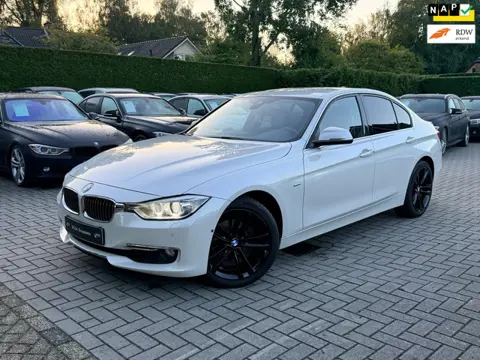 BMW 3-serie 320i High Executive Luxury Line|Nieuwe Ketting|Round View|Head Up|Leder|18 inch|Nette st