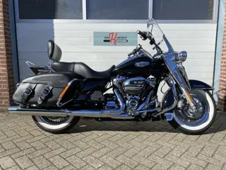 Harley-Davidson ROAD KING CLASSIC FLHRC MILWAUKEE 8
