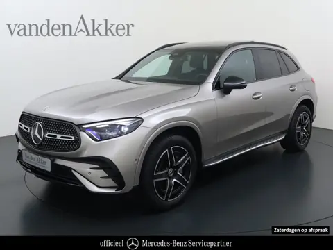 Mercedes-Benz GLC 300e AMG // Panoramadak // Trekhaak // Achterbank Verwarming // 360 Camera // Memo