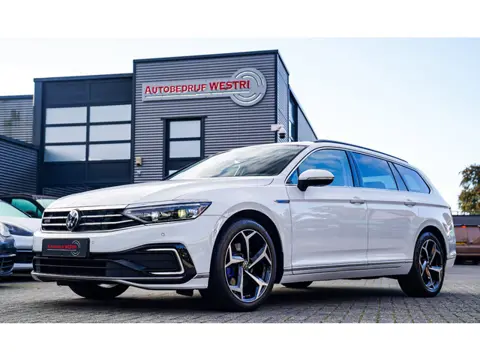 Volkswagen Passat Variant 1.4 TSI PHEV GTE Business | Panorama | Plugin Hybride | Xenon/LED | Verwar