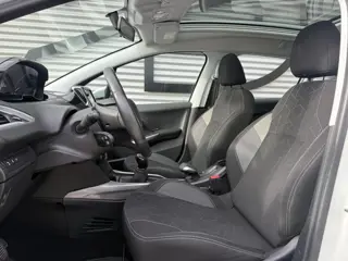 Foto 18 van Peugeot 2008 1.2 PureTech Blue Lion 2e Eigenaar|Pano|Navi|Carplay|Trekhaak|Airco|Cruise|PDC|Elek ram