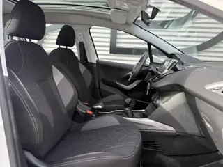 Foto 16 van Peugeot 2008 1.2 PureTech Blue Lion 2e Eigenaar|Pano|Navi|Carplay|Trekhaak|Airco|Cruise|PDC|Elek ram