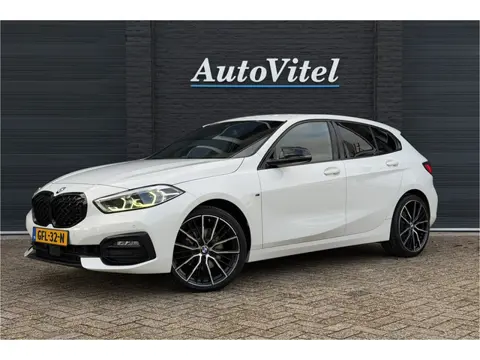BMW 1-serie 118i | Sportleder | Stoel + Stuurverwarming | Comfort Access | Live Cockpit Pro | Carpla