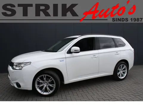 Mitsubishi Outlander 2.0 PHEV instyle -TREKHAAK - PDC - SCHUIFKANTELDAK - NAVIGATIE