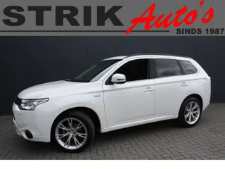 Mitsubishi Outlander 2.0 PHEV instyle -TREKHAAK - PDC - SCHUIFKANTELDAK - NAVIGATIE