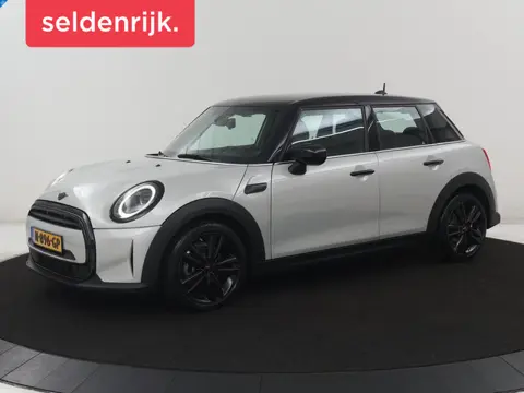 MINI 5-Deurs 1.5 Cooper Business Edition | Leder | Cruise control | Head-up |  Camera | Park assist 