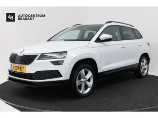 Škoda Karoq 1.5 TSI ACT Style (TREKHAAK, CAMERA, NAVIGATIE CARPLAY, CRUISE CONTROL, PARKEERSENSOREN)