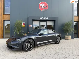 Porsche Taycan Performance 84 kWh l pano l bose l 360 camera