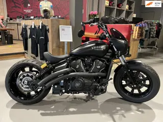 Indian Chopper 76 Scout Bobber Limited +Tech / 240 Achterband