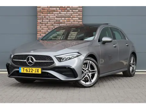 Mercedes-Benz A-Klasse 250 e AMG Line | Facelift | Panoramadak | Sfeerverlichting | Camera | Zitcomf