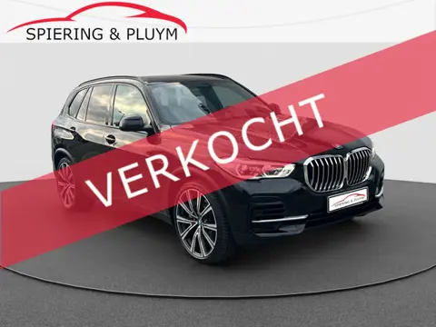 BMW X5 xDrive45e High Executive | Pano | Skylounge | Luchtvering | Sfeerverl | Dealeronderh |