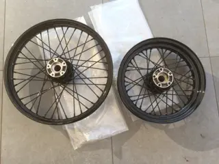 Harley velgen voor Twincam, 19mm of 25mm wielas, zwart poederlak in nieuwe staat
