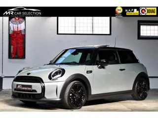 MINI 3-Deurs 1.5 Cooper Camden Edition | Panoramadak | Stuurwielverwarming | Keyless | LED | NL gele