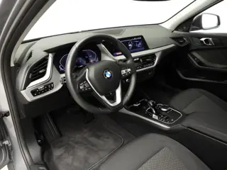 Foto 17 van BMW 1 Serie 5-deurs 118i | LED | Navigatie | Active cruise | Stoelverwarming | DAB | Harman-kardon s