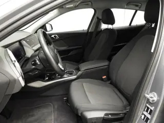Foto 16 van BMW 1 Serie 5-deurs 118i | LED | Navigatie | Active cruise | Stoelverwarming | DAB | Harman-kardon s