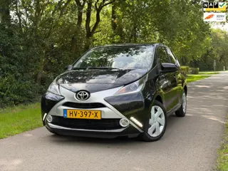 Toyota Aygo 1.0 VVT-i x-play | Achteruitrijcamera + Dealeronderhouden Nu € 6.450,-!!!