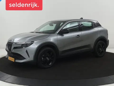 Alfa Romeo Junior 1.2 Turbo Hybrid Ibrida | LED | Parkeerhulp | Apple Carplay |