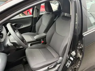 Foto 13 van Toyota Yaris 1.5 Hybrid Active