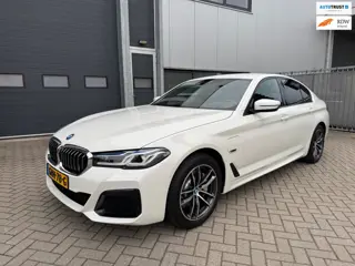 BMW 5-serie 530e M-SPORT Business Edition Plus, Trekhaak, Camera, Leder, Laser, Head-up, etc.