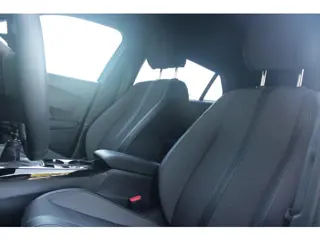 Foto 13 van Peugeot 2008 1.2 130PK ALLURE PACK | TREKHAAK AFNEEMBAAR | NAVIGATIE 10" TOUCHSCREEN | APPLE CARPLAY