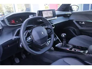 Foto 17 van Peugeot 2008 1.2 130PK ALLURE PACK | TREKHAAK AFNEEMBAAR | NAVIGATIE 10" TOUCHSCREEN | APPLE CARPLAY