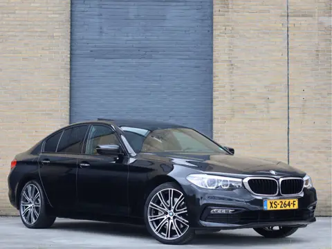BMW 5 Serie 530i xDrive Sport Line | HUD | Comfortstoelen | Schuif-/kanteldak | 759i Individual