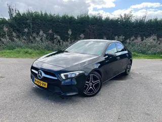 Mercedes-Benz A-klasse 180 AMG WIDESCREEN SPORTSTOELEN CARPLAY LED