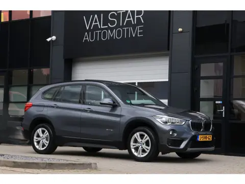 BMW X1 SDrive18i High Executive | Trekhaak | Pano | LED | LEDER!