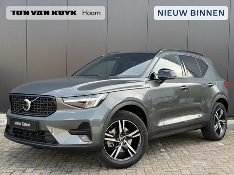 Volvo XC40 2.0 B4 Plus Dark Elektr. stoelverstelling / Harman Kardon Audio / Trekhaak/ Keyless Drive
