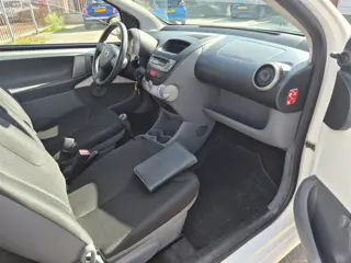 Foto 12 van Toyota Aygo 1.0-12V Access