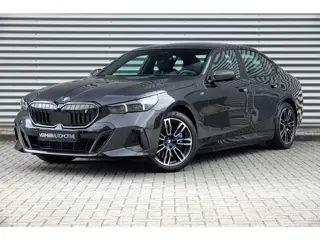 BMW i5 eDrive40 84 kWh | M Sport Pro | BTW | Leder | Black Pack | SOH 95,51% | Iconic Glow Grile | 3