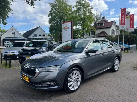 SKODA OCTAVIA 1.4 TSI IV PHEV BUSINESS EDITION / CARPLAY / CAMERA / STOELVERWARMING / DAB / LED / ADAP. CRUISE CTR. / 18'' LMV