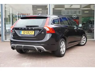Foto 19 van Volvo V60 2.0T Summum Automaat | Airco | Navigatie | Elek. pakket | Youngtimer | Inruil mogelijk