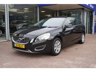 Foto 18 van Volvo V60 2.0T Summum Automaat | Airco | Navigatie | Elek. pakket | Youngtimer | Inruil mogelijk
