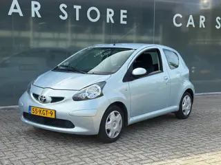 Foto 11 van Toyota Aygo 1.0-12V + Airco Radio CD Speler