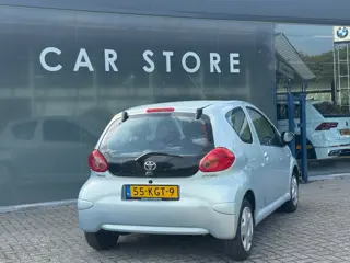 Foto 17 van Toyota Aygo 1.0-12V + Airco Radio CD Speler