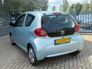 Foto 16 van Toyota Aygo 1.0-12V + Airco Radio CD Speler
