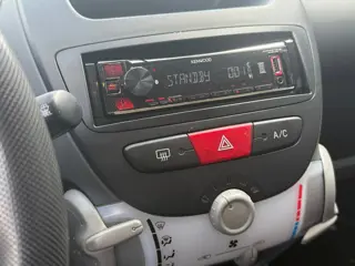 Foto 14 van Toyota Aygo 1.0-12V + Airco Radio CD Speler