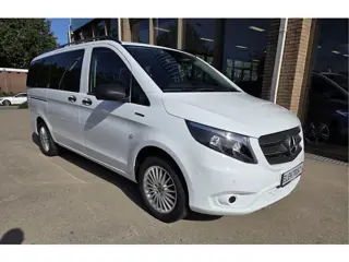 Foto 12 van Mercedes-Benz eVito Tourer PRO L2 8-Persoons Airco L & R Schuifdeur Command Navigatie Zwart leder