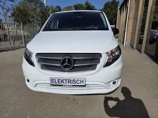 Foto 13 van Mercedes-Benz eVito Tourer PRO L2 8-Persoons Airco L & R Schuifdeur Command Navigatie Zwart leder